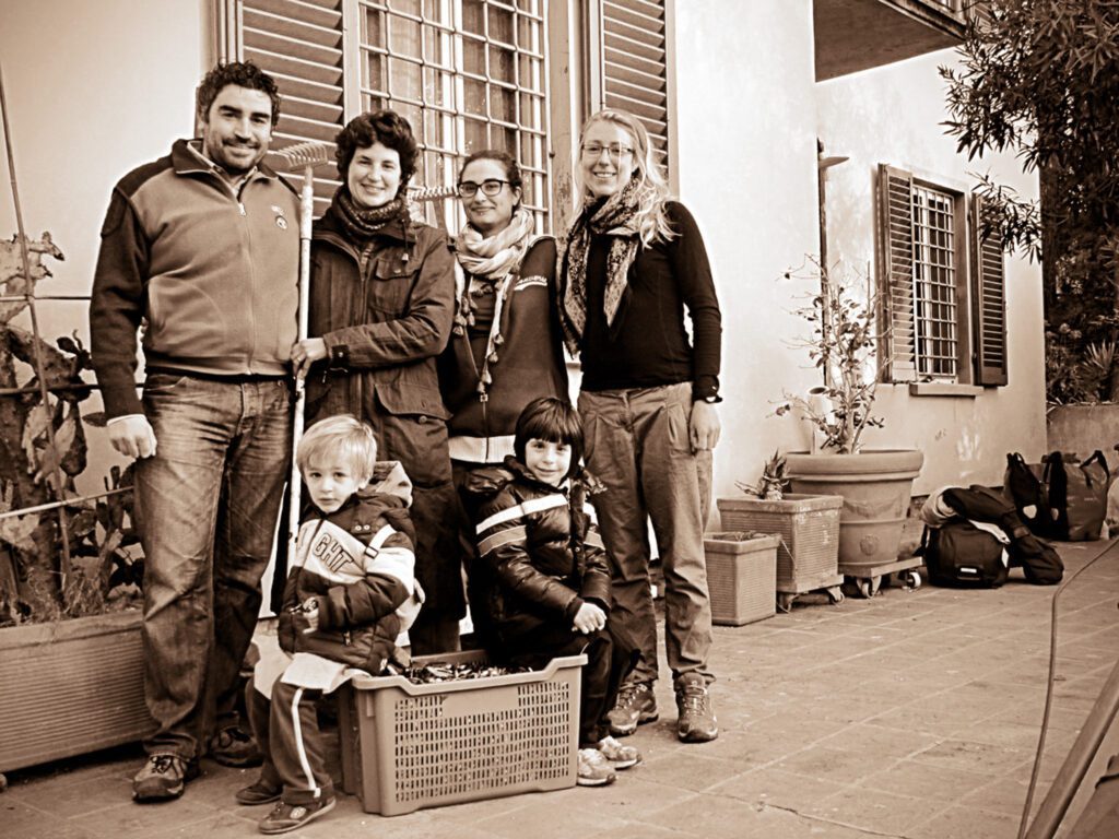 Noè con Gemma, Ale, Chiara, e le WWOOFer Valentina e Francesca